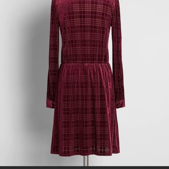 ModCloth Velvet Tie-Neck Dress Size 2X - Picture 2 of 2